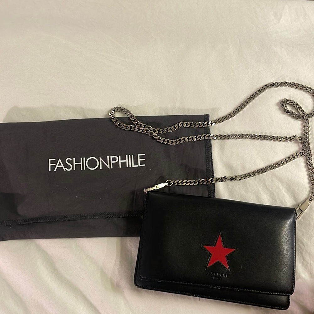 Givenchy Pandora star